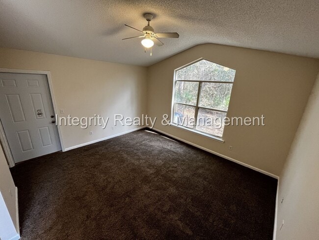 Building Photo - 3 bed/ 2 bath in Eagle Harbor