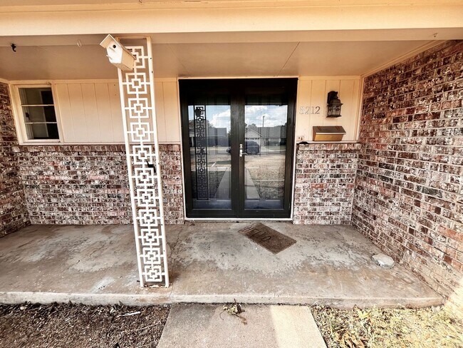 Foto del edificio - Amazing 4/2.5 in Prime Location! Minutes from Texas Tech and Hospitals!