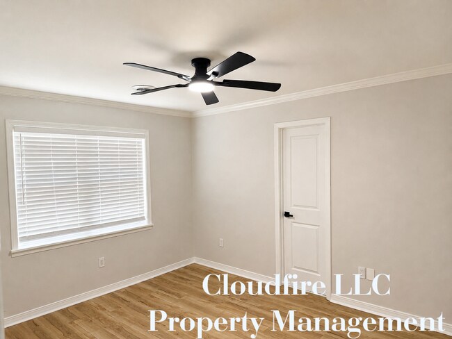 Foto del edificio - 1193 College Hill Rd
