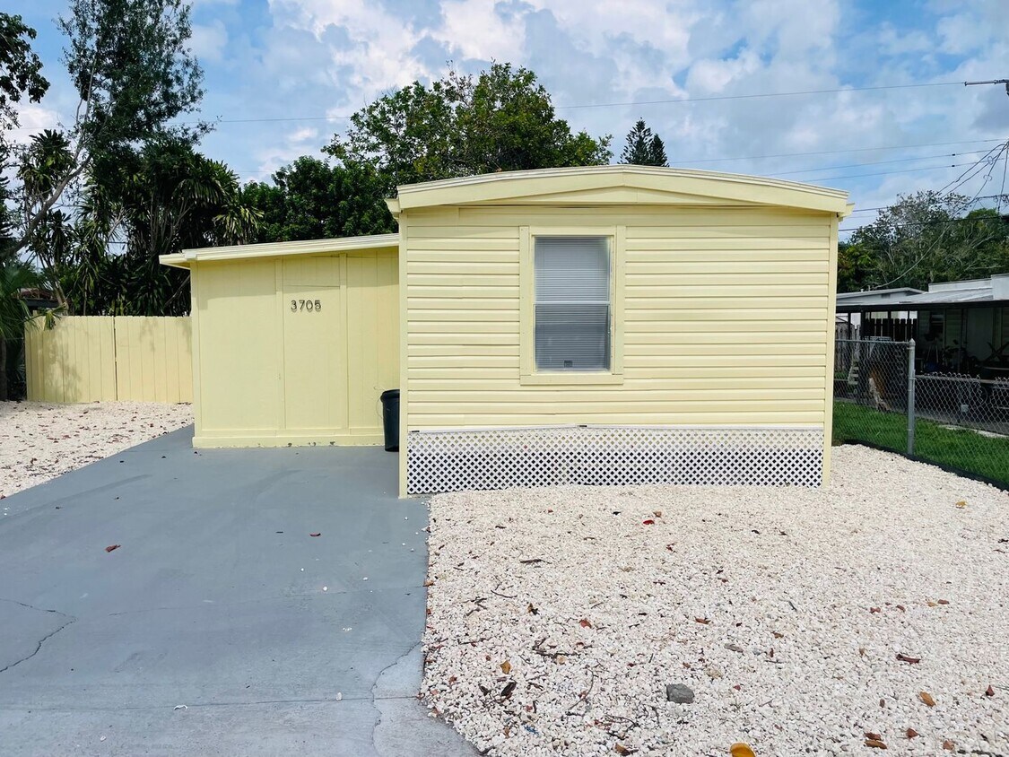 Foto principal - 3705 19th St W