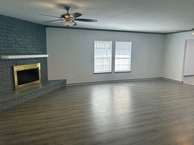 Building Photo - 749 Alhambra Dr