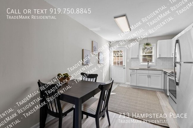 Building Photo - 713 Hampstead Pl