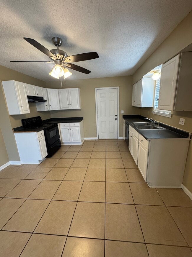 Building Photo - 4841 Bonita Dr