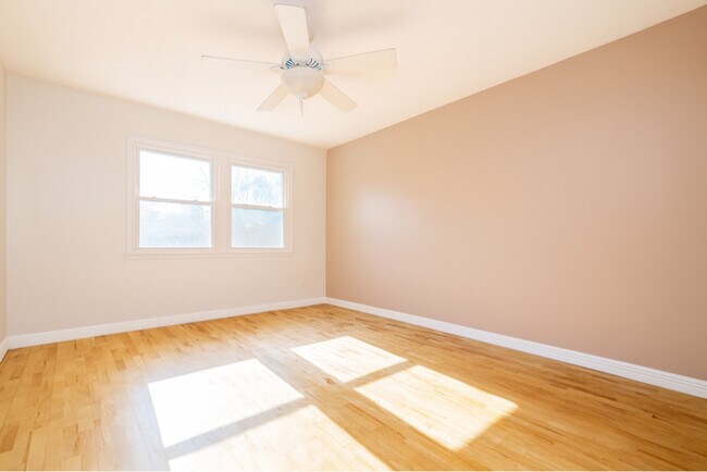 Foto del edificio - 9601 Comanche Ave