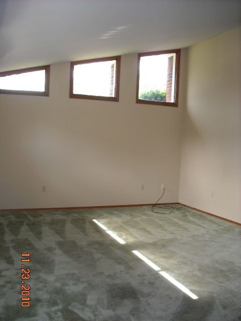 Building Photo - Lovely Kenwood Home with In-Ground Pool