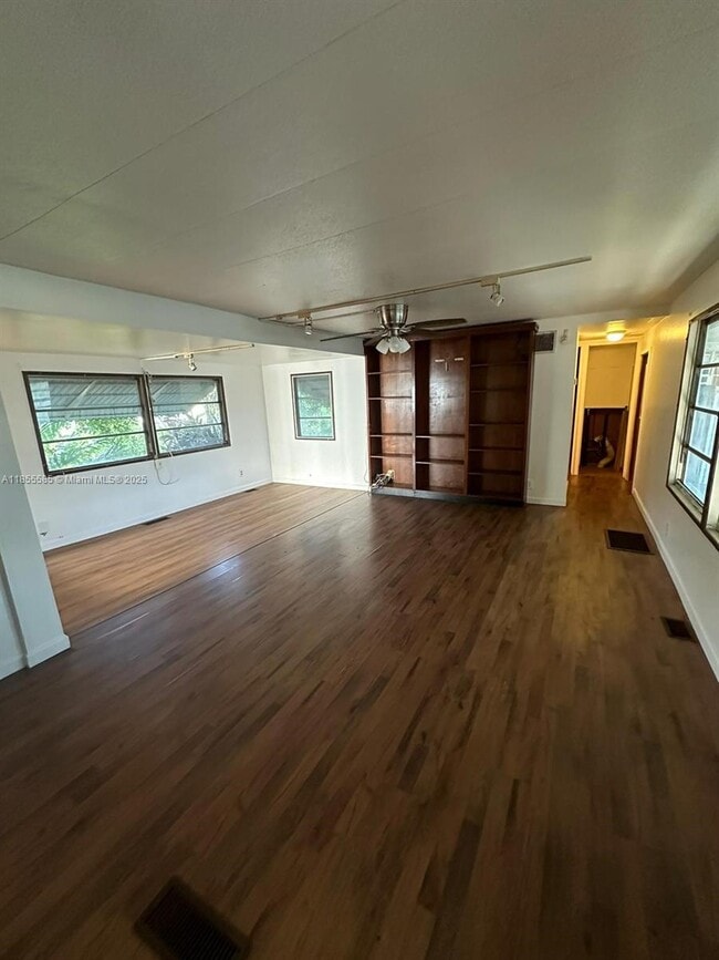 Foto del edificio - 1590 SW 65th Terrace