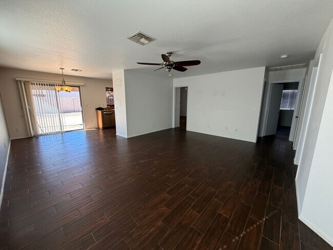 Foto del edificio - 13825 W Ironwood St