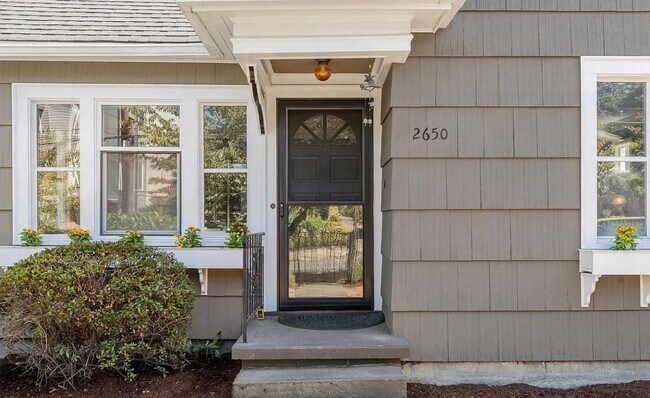 Building Photo - 2650 Walnut Ave SW