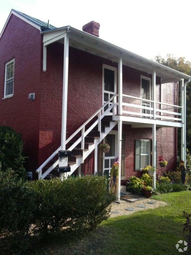 Building Photo - 506 1/2 S Main St