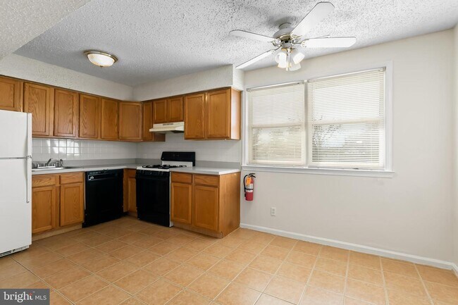 Building Photo - 125 Eaves Mill Rd