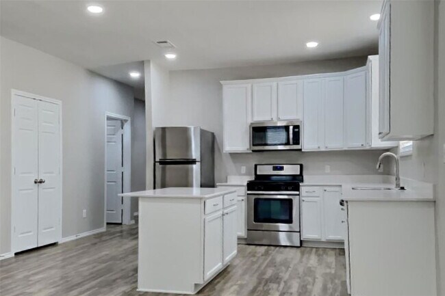 Foto del edificio - 4295 Roaring Timber Dr
