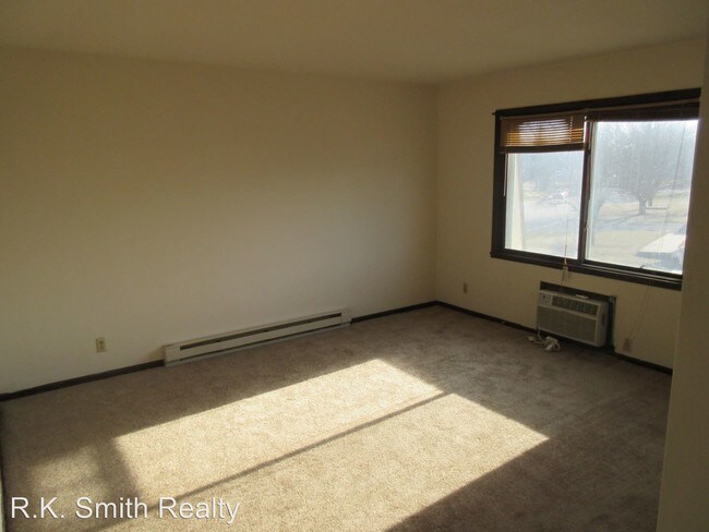Building Photo - 1335 Laramie Ln
