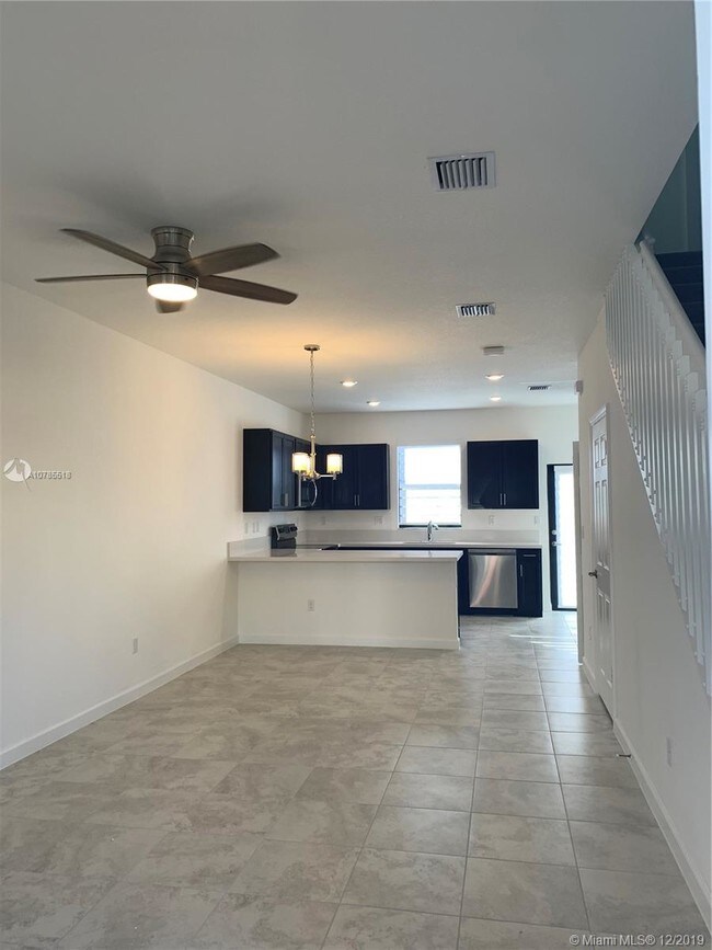 Foto del edificio - 1604 SW 28th St