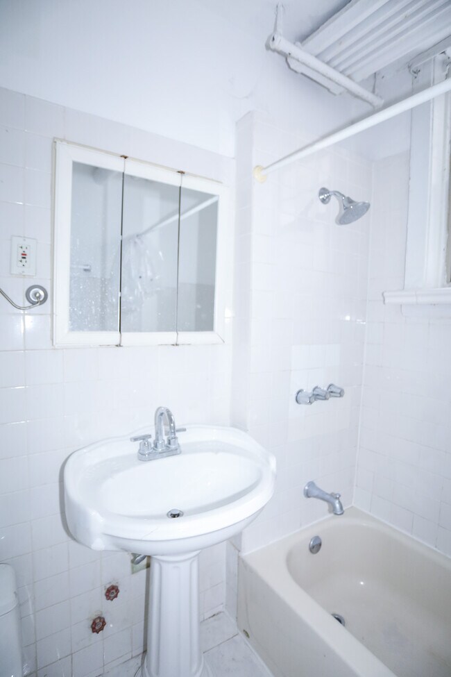 Foto del edificio - 1900 W Ainslie St