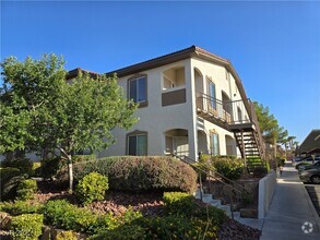 Building Photo - 2305 W Horizon Ridge Pkwy