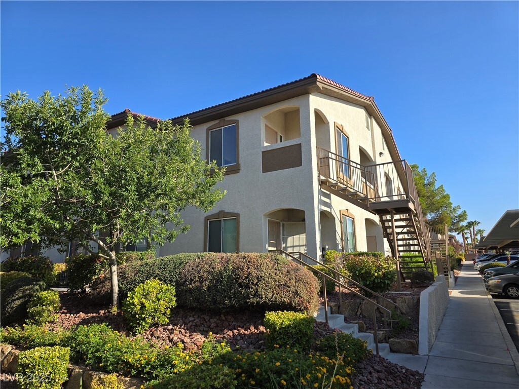 Foto principal - 2305 W Horizon Ridge Pkwy