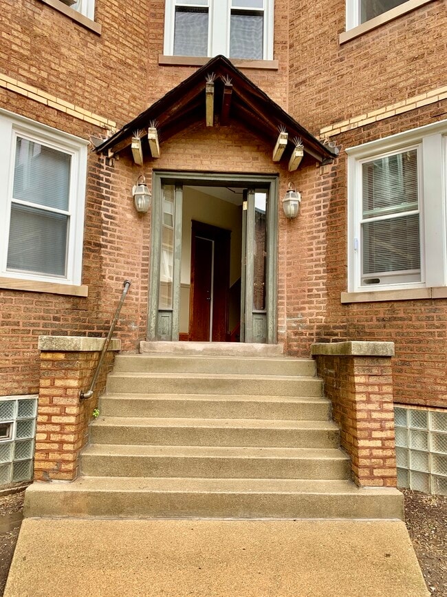 Building Photo - 4816 W Hutchinson St