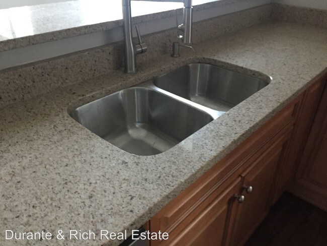 Foto del edificio - 2 br, 1 bath House - 10307 Main Street 2W