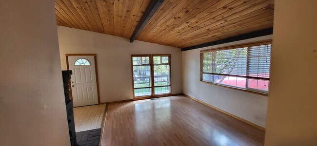 Foto del edificio - 2 bed 1.5 bath Downtown Bend - Large Master - Fenced Yard