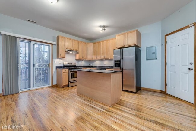 Foto del edificio - 2 br, 1 bath Condo - 1173 E 61st St