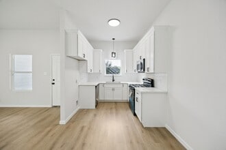 Building Photo - 422 New Hampshire St