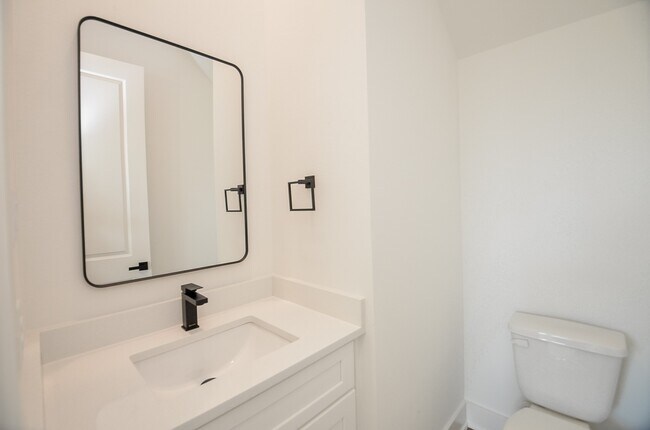 Foto del edificio - 7703 Inwood Grv Ln