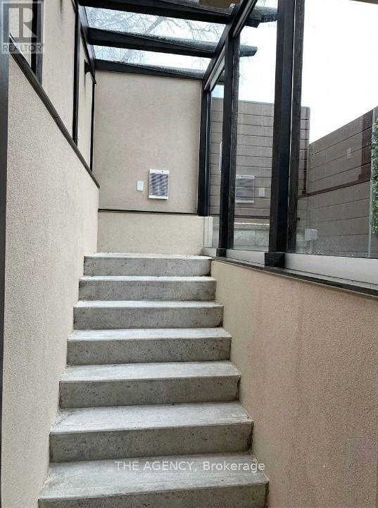 Building Photo - 12 Embro Dr