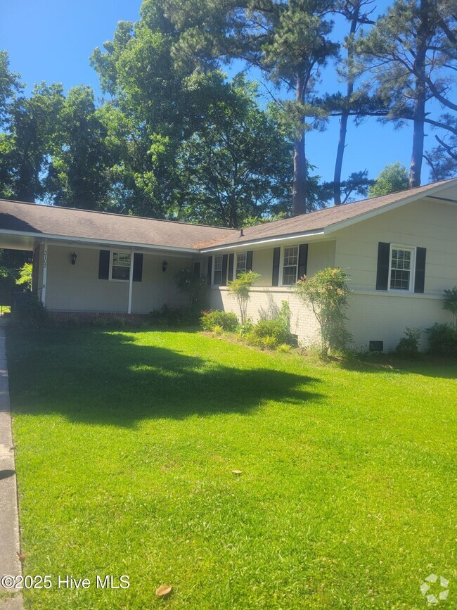 Building Photo - 3102 Northwoods Dr