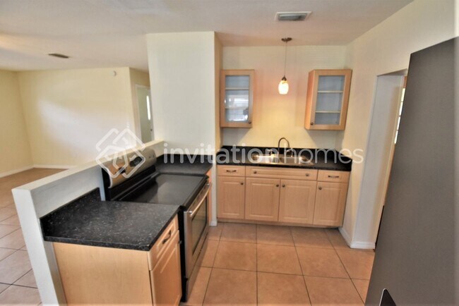 Building Photo - 7710 Brookside Ln