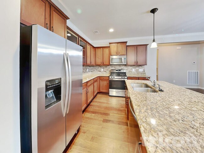 Building Photo - 2104 Bedford Bend