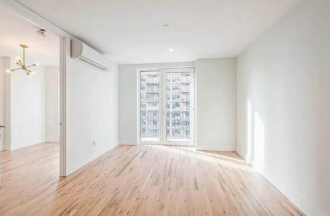 Foto del edificio - 2 bedroom in BRONX NY 10467