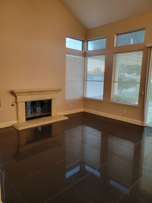 Foto del edificio - Luxurious & Spacious Oasis at Desert Shore...