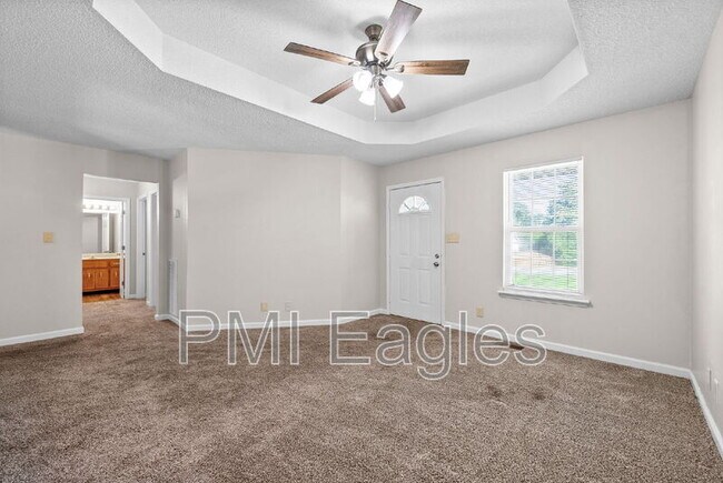 Foto del edificio - 251 Golden Pond Ave