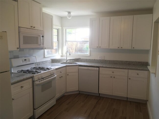 Foto del edificio - 5121 Maple St