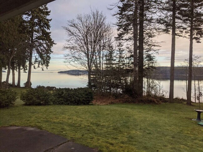 Foto del edificio - 2 bed 1 bath waterfront home, in Sequim