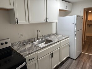 Building Photo - 508 Avon St