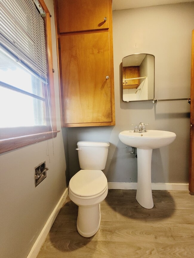 Foto del edificio - 1320 N Broadwell Ave