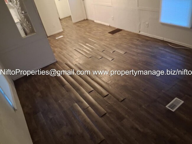 Building Photo - 5576 Aenon Ln
