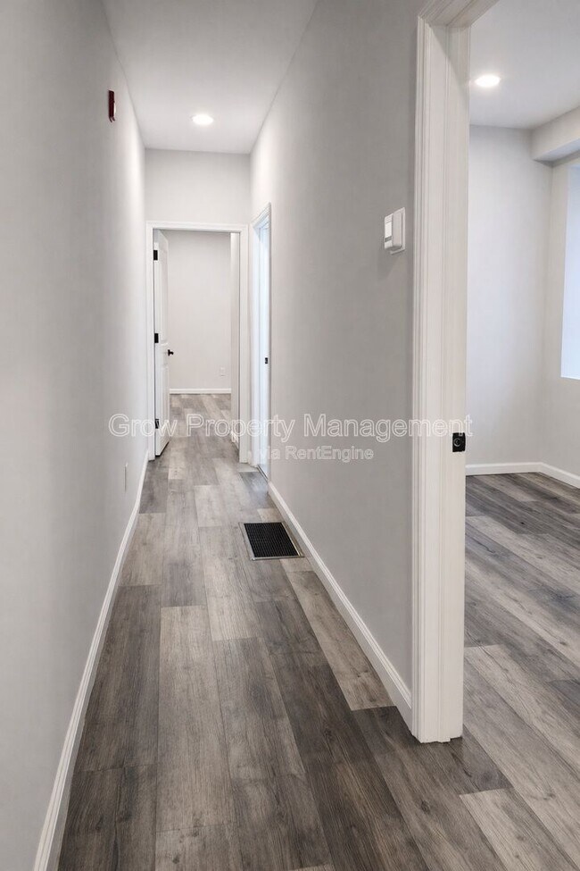 Building Photo - 623 W Oxford St