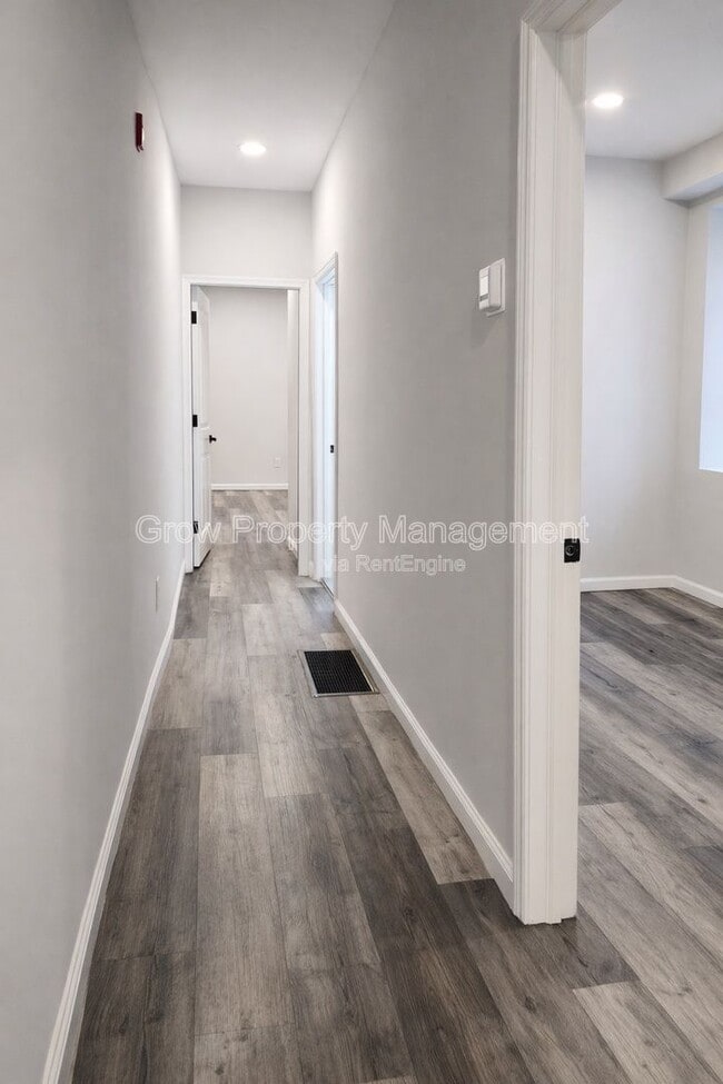 Photo - 623 W Oxford St Apartment