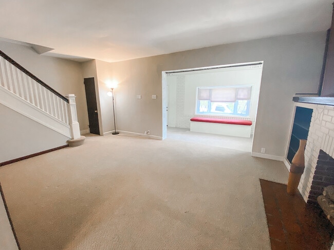Building Photo - 561 Shelbourne Ave