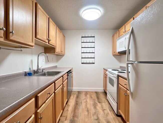 Building Photo - 200 Market St