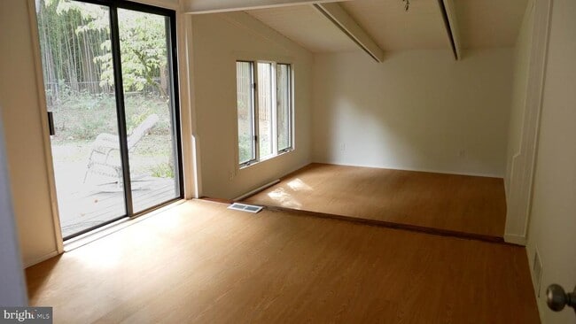 Foto del edificio - 3333 Hemlock Dr