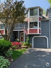Building Photo - 157 Treetop Cir