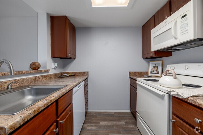 2BR, 2BA - 986SF - Kitchen - Peak at Oro Valley