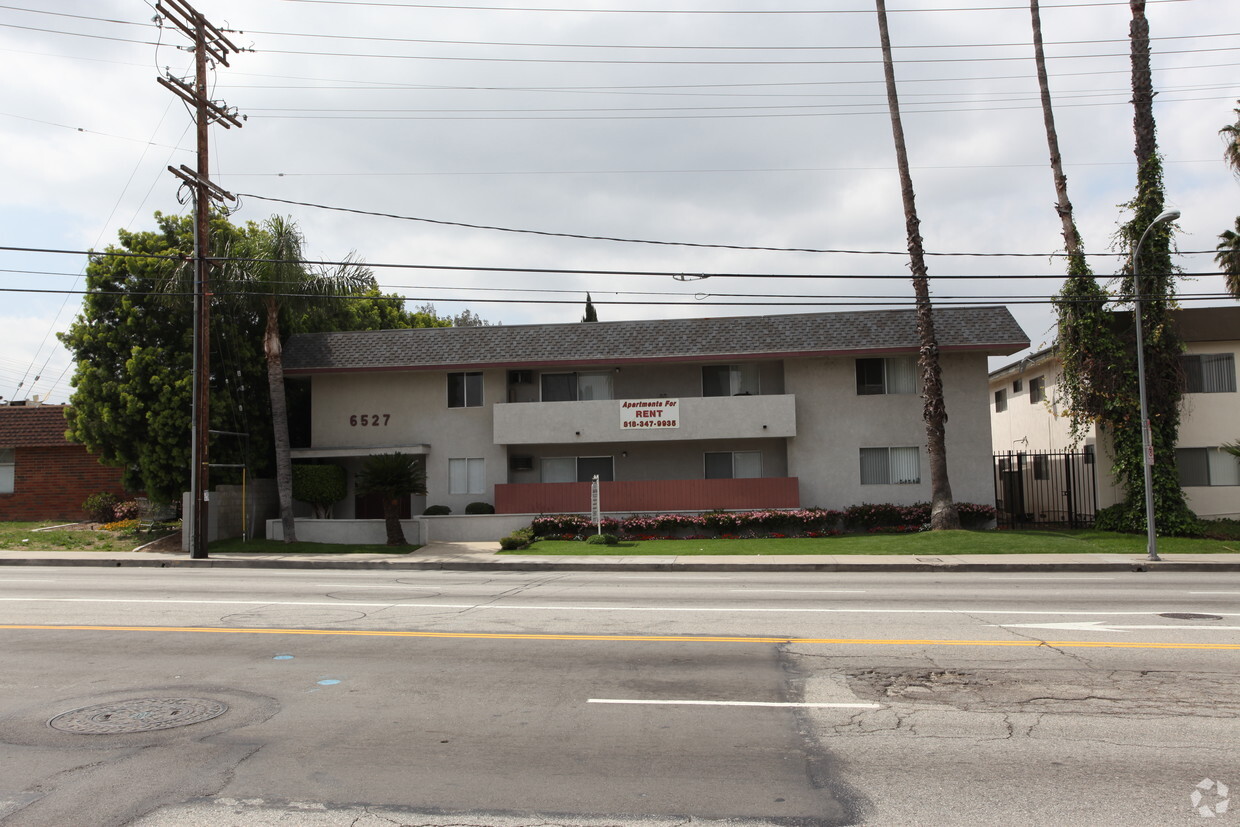 Building Photo - 6527 De Soto Ave