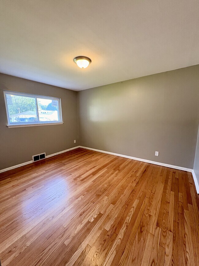 Building Photo - 9510 W Capitol Dr