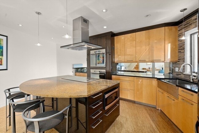 Building Photo - 3 Pier 7