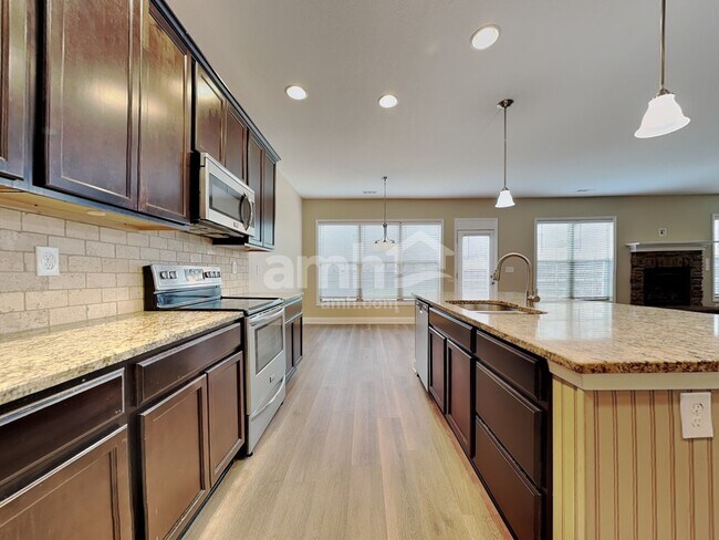 Foto del edificio - 3419 Greentree Ln