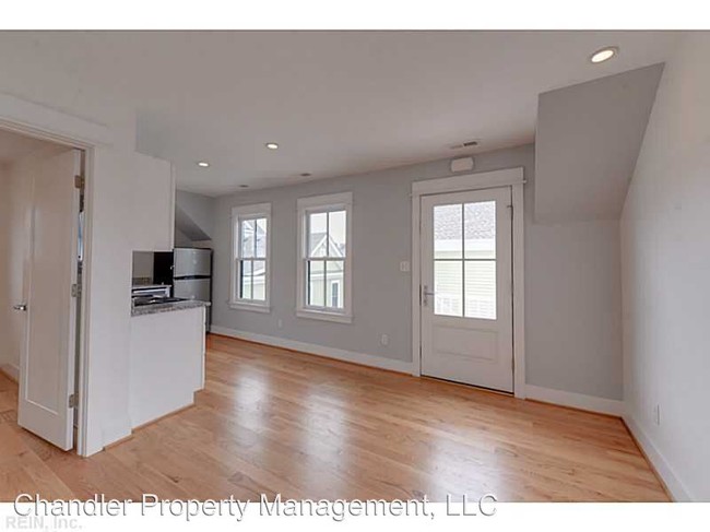 Building Photo - 9572 29th Bay St